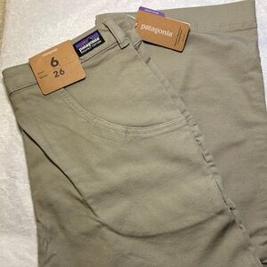 Patagonia Women’s Chinos in Green Khaki, size 6, Made in Sri Lanka